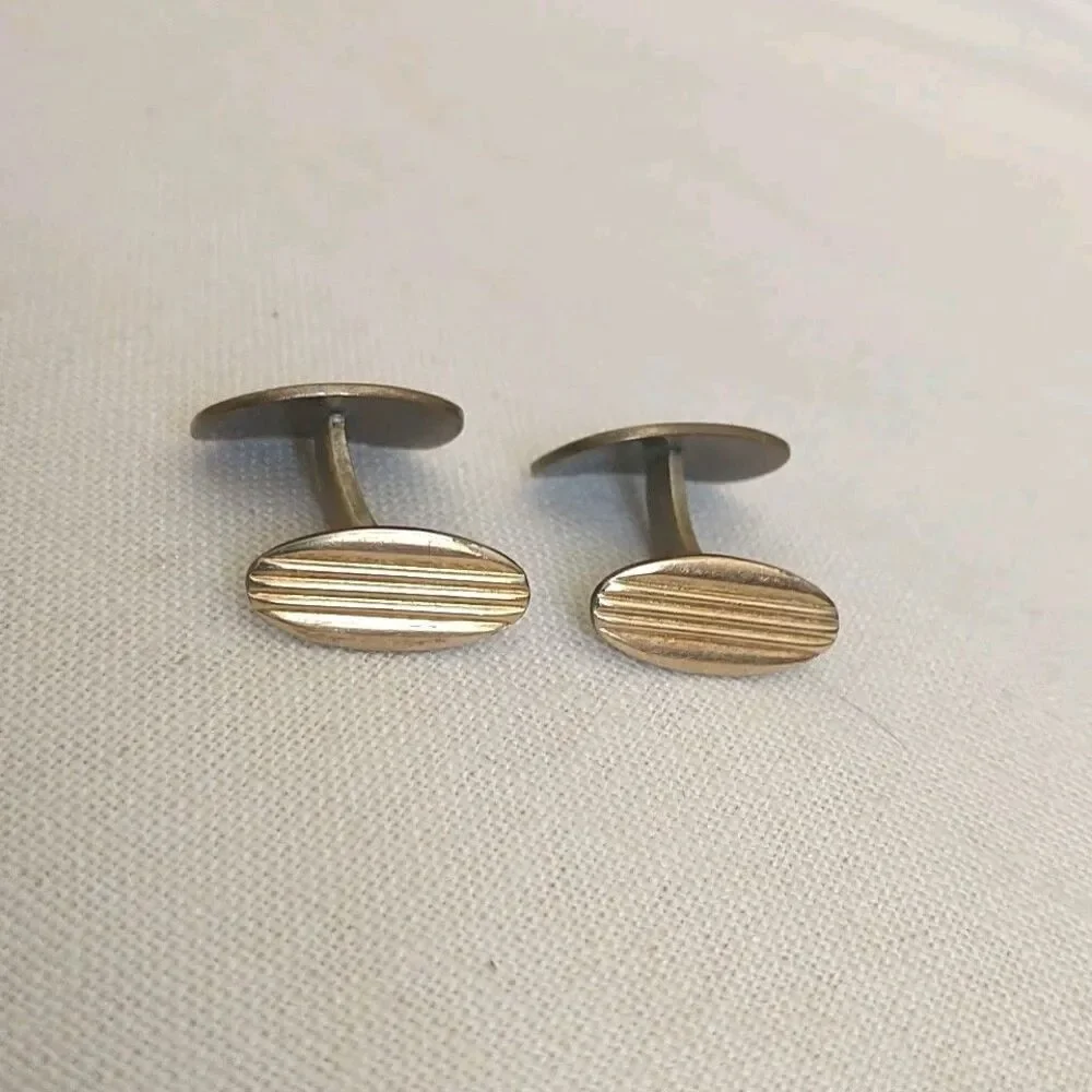 Vtg Cufflinks Gold Tone Metal Rectangle Curved Paisley Signed Amerikaner K.K
